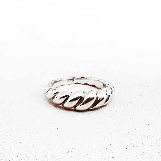 Skinny Croissant Ring